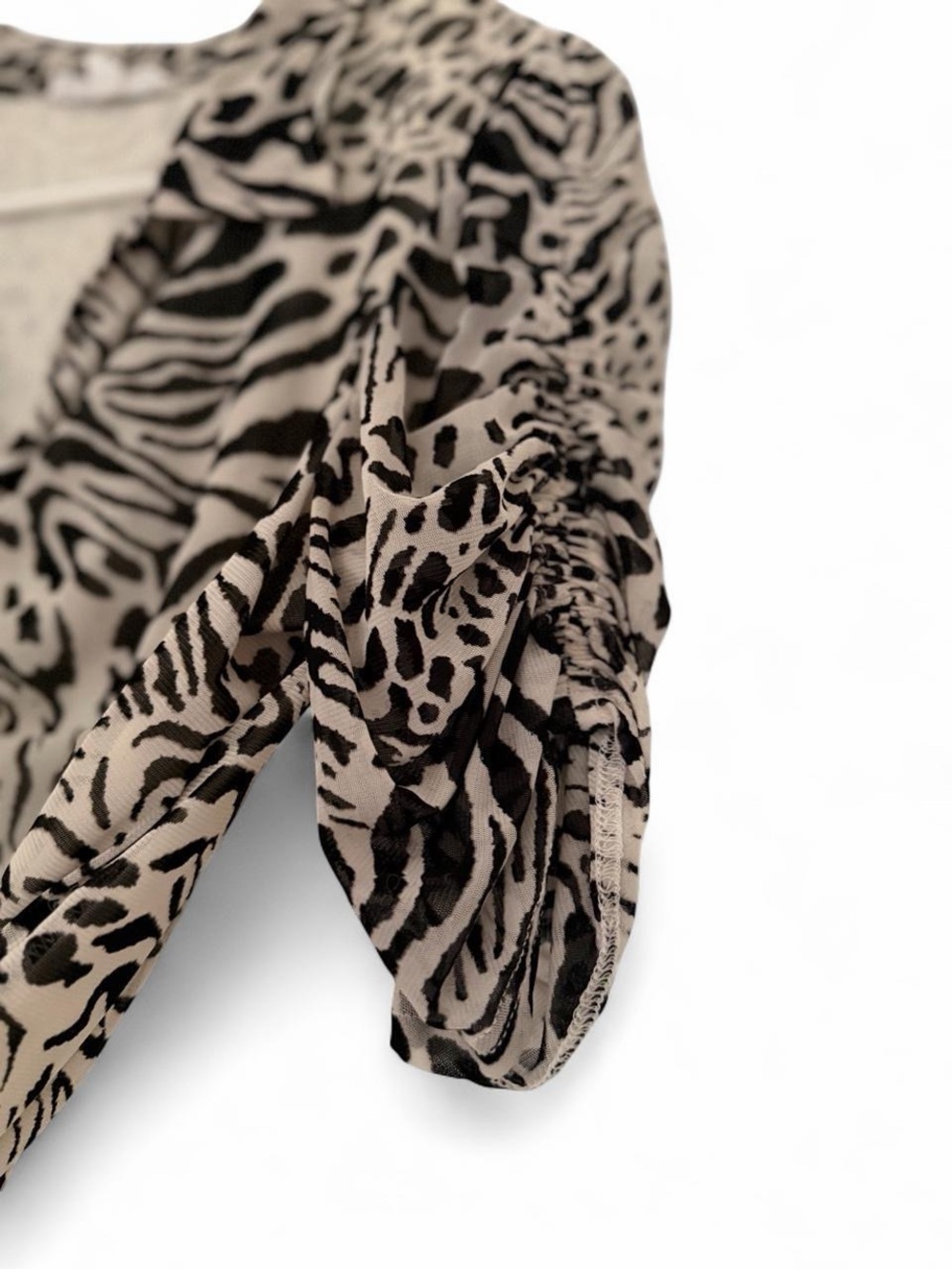 Women's Black and White Animal Print Button-Front Top - Picture 4 of 6